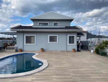 Okçular'da Satılık Villa Lüks 5 Yatak Odalı Satılık Villa